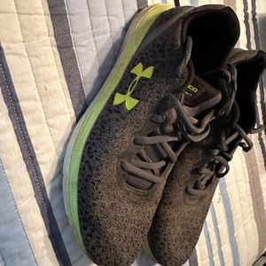 Under Armour tennis shoes
